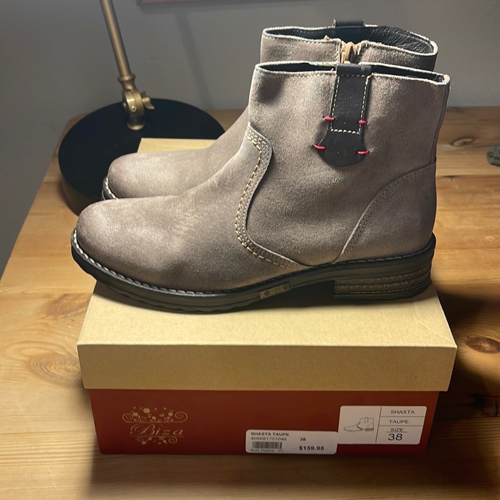 Biza boots